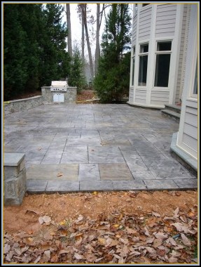 Old English Stone Patio with Built in Grill